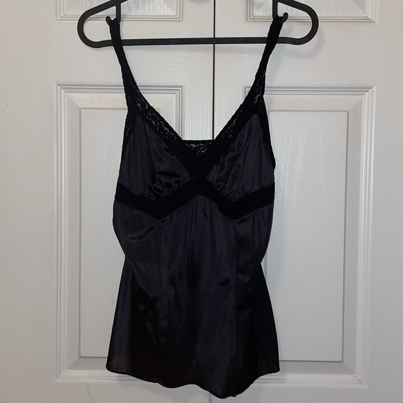 BLACK LACE SLIP CAMISOLE - Picture 2 of 4
